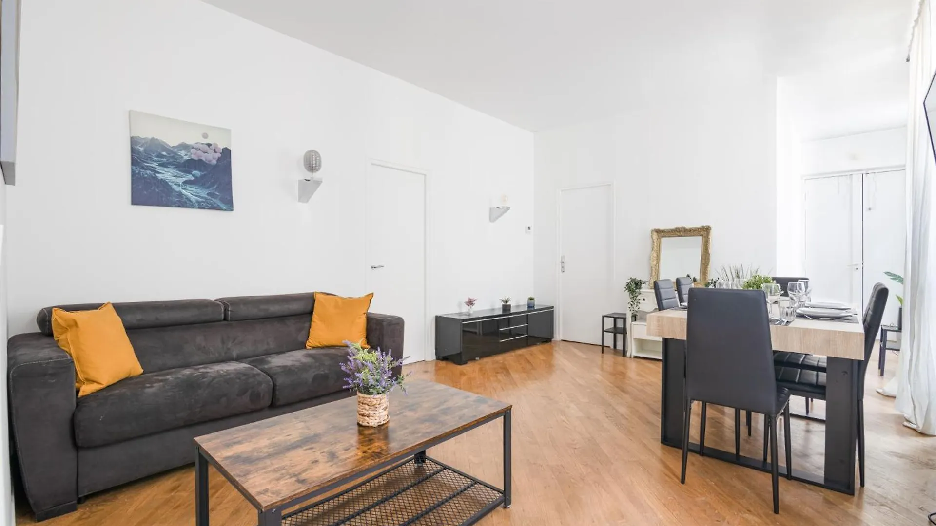 2 Bedroom Appartement Quartier Champs Elysees 3 Free Netflix Paris